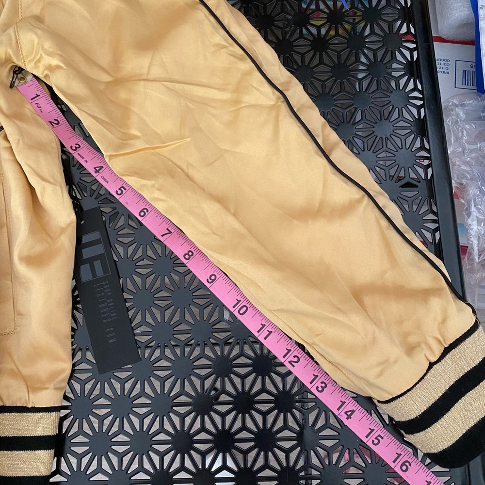 LF pumper Spartans gold Jacket ⭐️ NWT - Picture 13 of 14